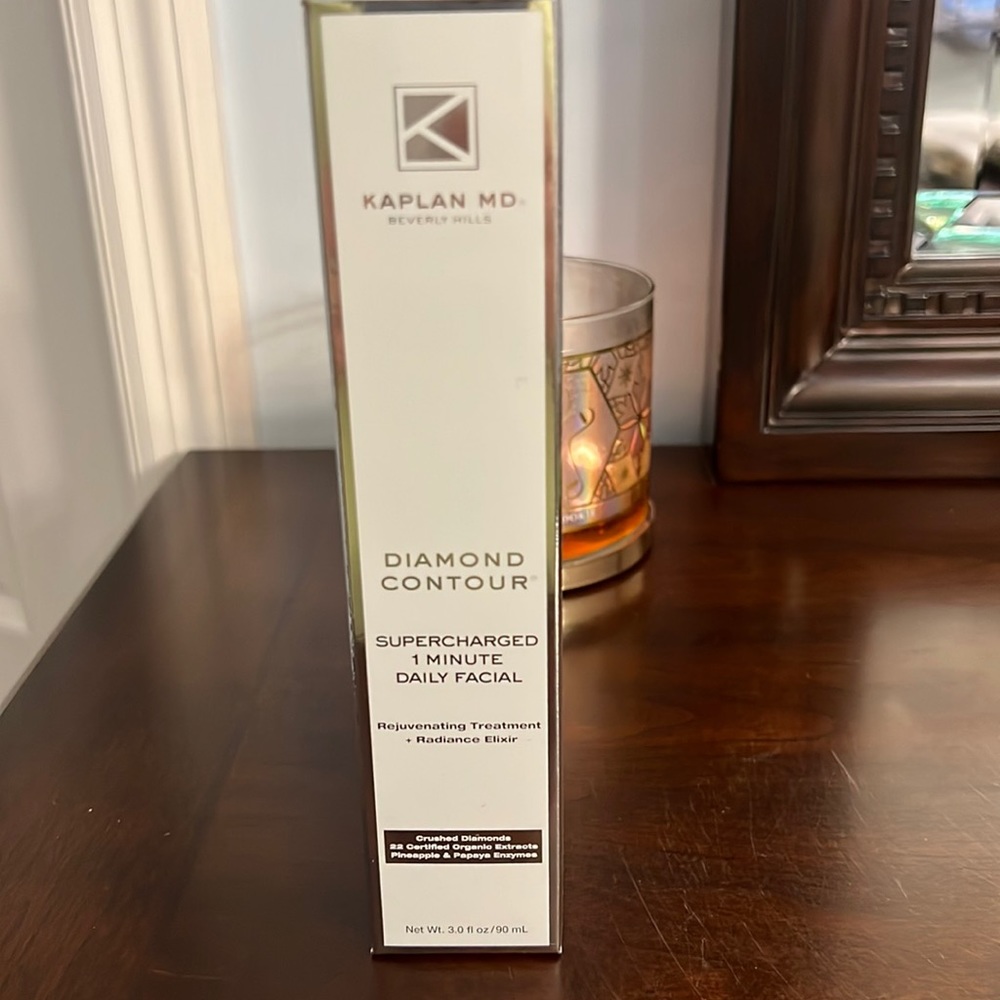 Diamond Contour Facial Cleaner.